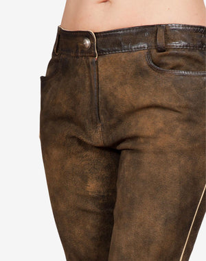 Close-up front view of women’s brown leather bundhosen featuring a vintage finish, front button closure, side pocket detail, and traditional Bavarian alpine styling.