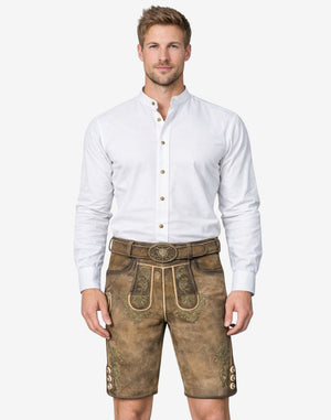 Model wearing Alpine charm lederhosen for men in light brown leather with traditional Bavarian embroidery