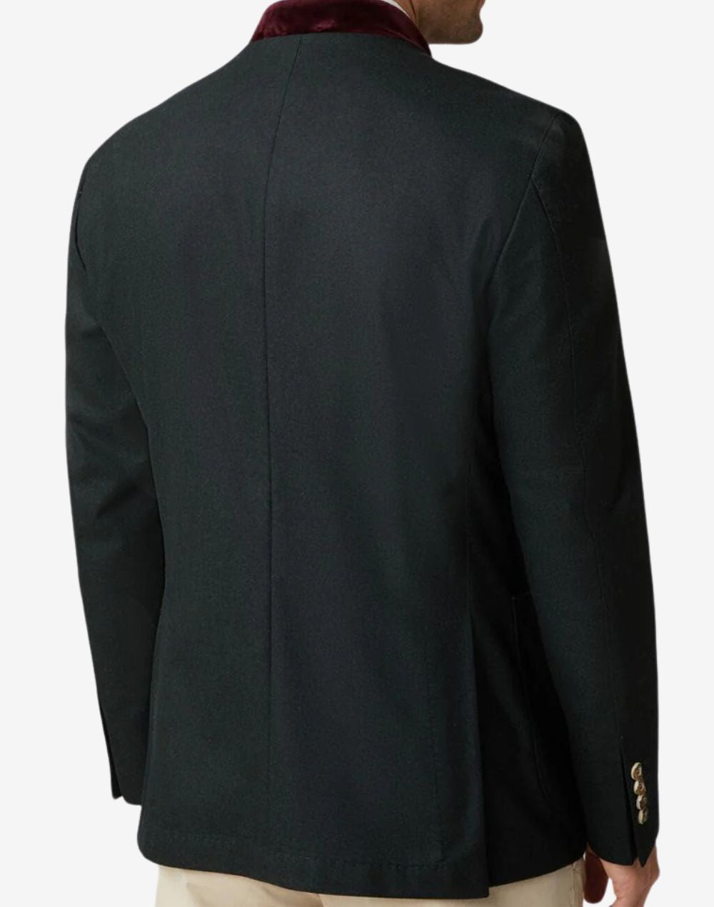 Detailed view of mens forest green Trachten jacket highlighting premium fabric, velvet contrast trim, classic buttons, chest pocket styling, and refined traditional Bavarian craftsmanship.