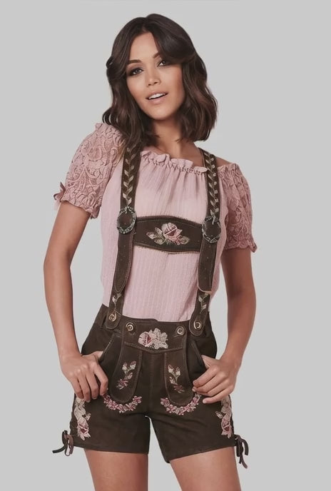 A women wearing a flower embroidey lederhosen and posing